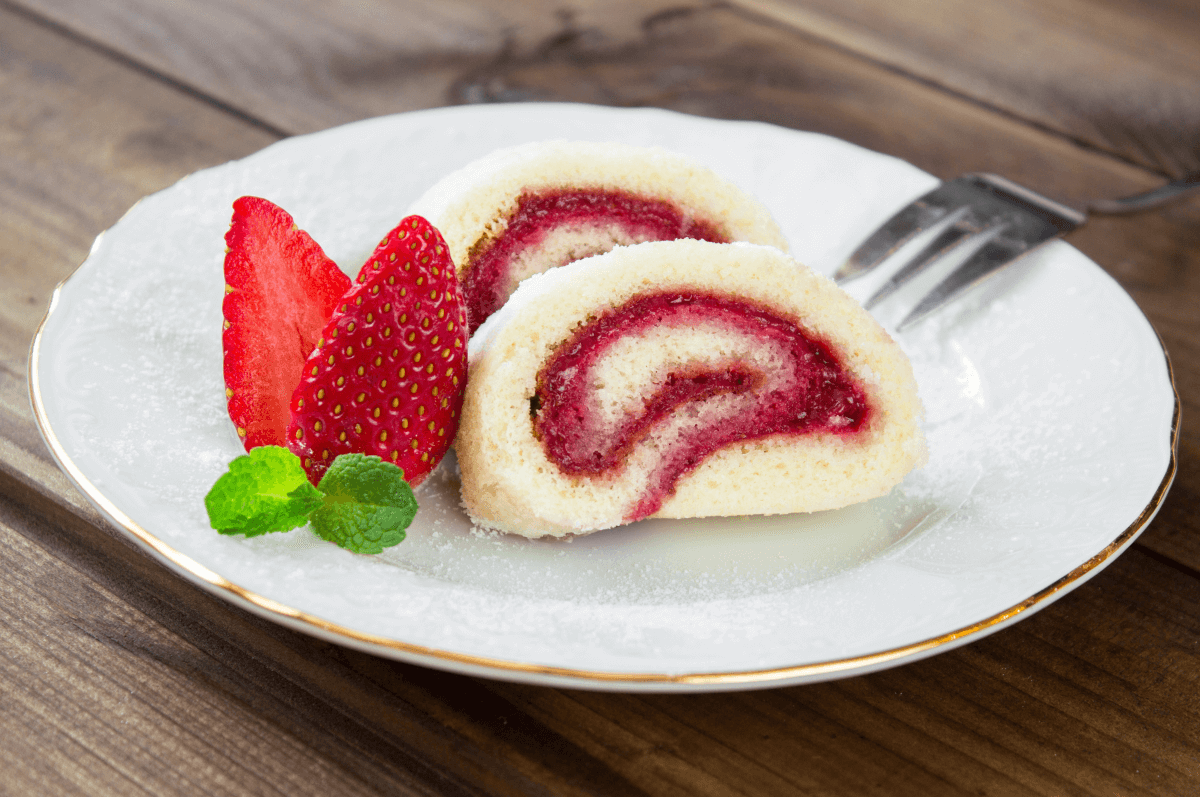 Gâteau roulé à la confiture de fraise