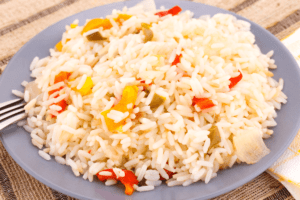 Riz collé antillais avec des piments cuit au lait de coco.