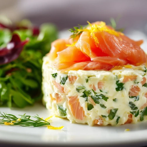 Timballe aux deux saumons servie avec une salade fraîche