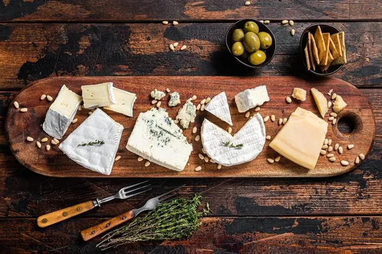 Composition de plateau de fromage pour impressionner ses invités